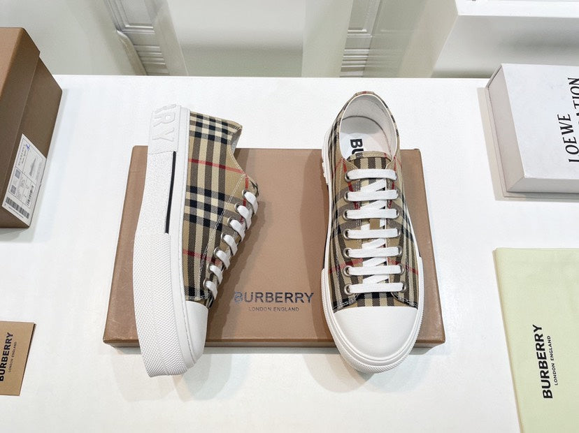 Tênis Burberry Vintage Low