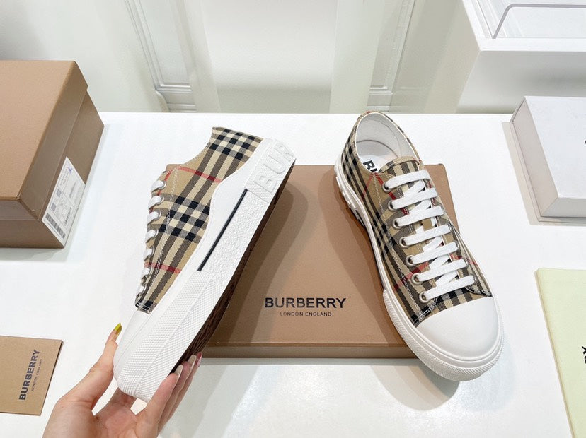 Tênis Burberry Vintage Low