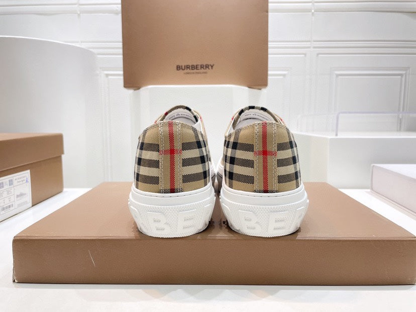 Tênis Burberry Vintage Low