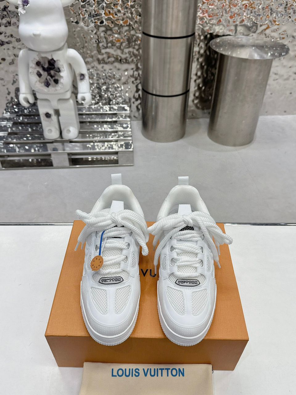 Lv Skate White