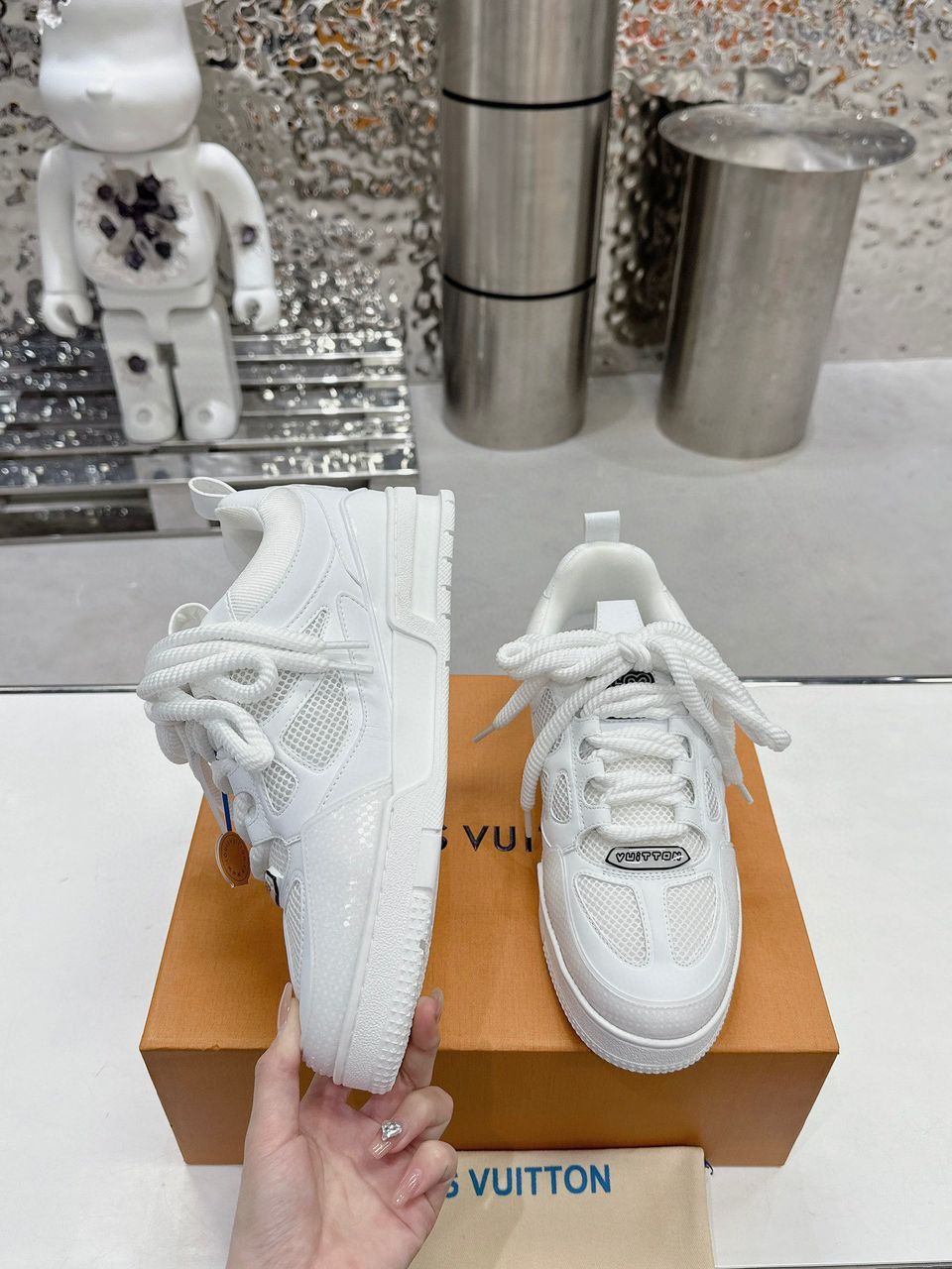 Lv Skate White