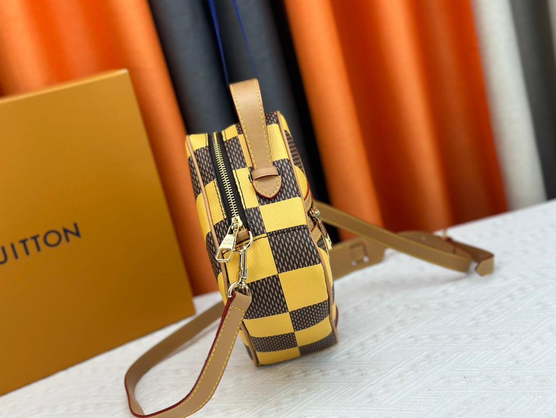 Lv Messenger Chess Yellow