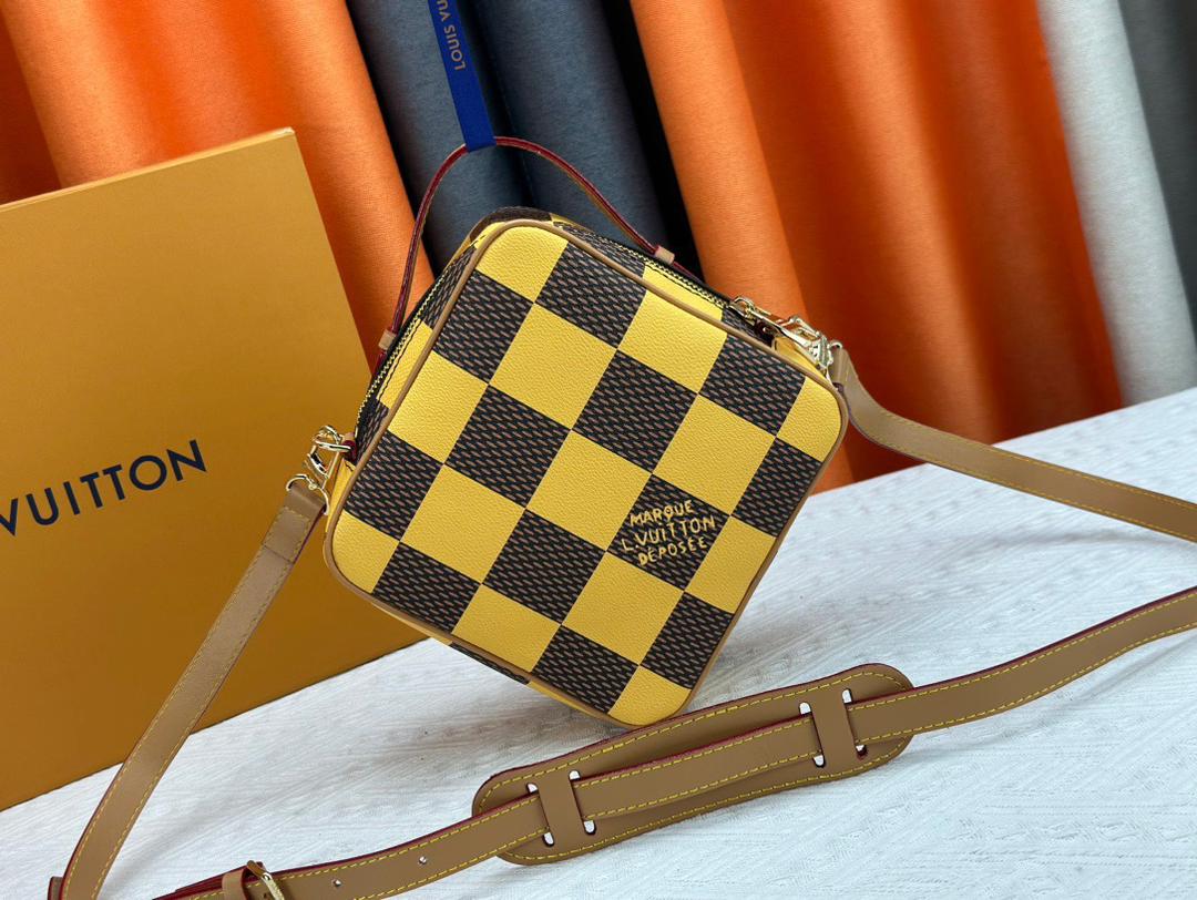 Lv Messenger Chess Yellow