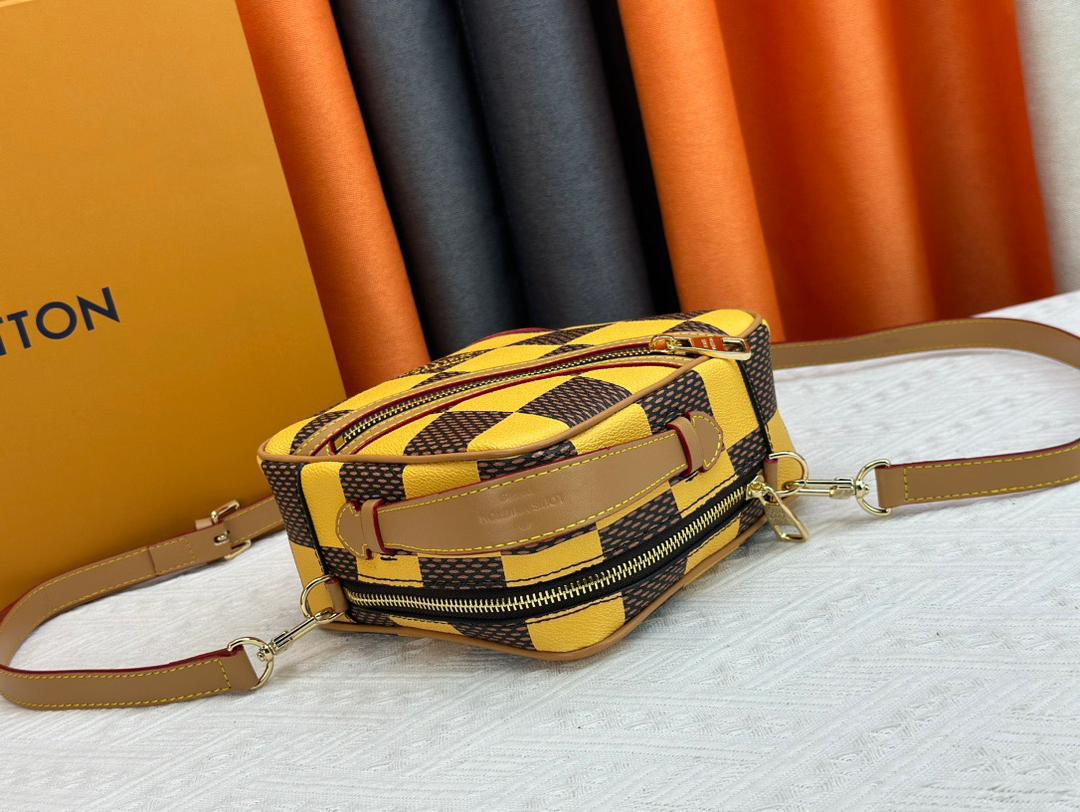 Lv Messenger Chess Yellow