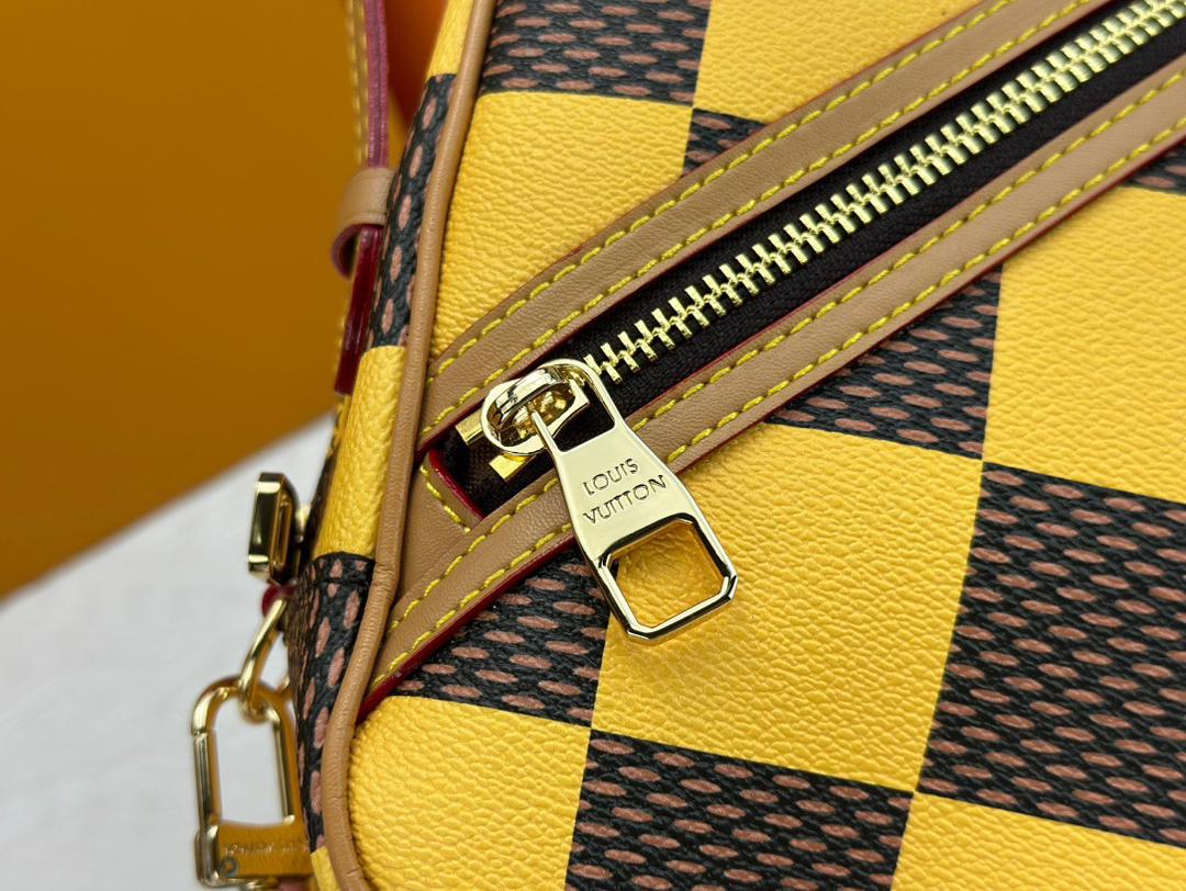 Lv Messenger Chess Yellow