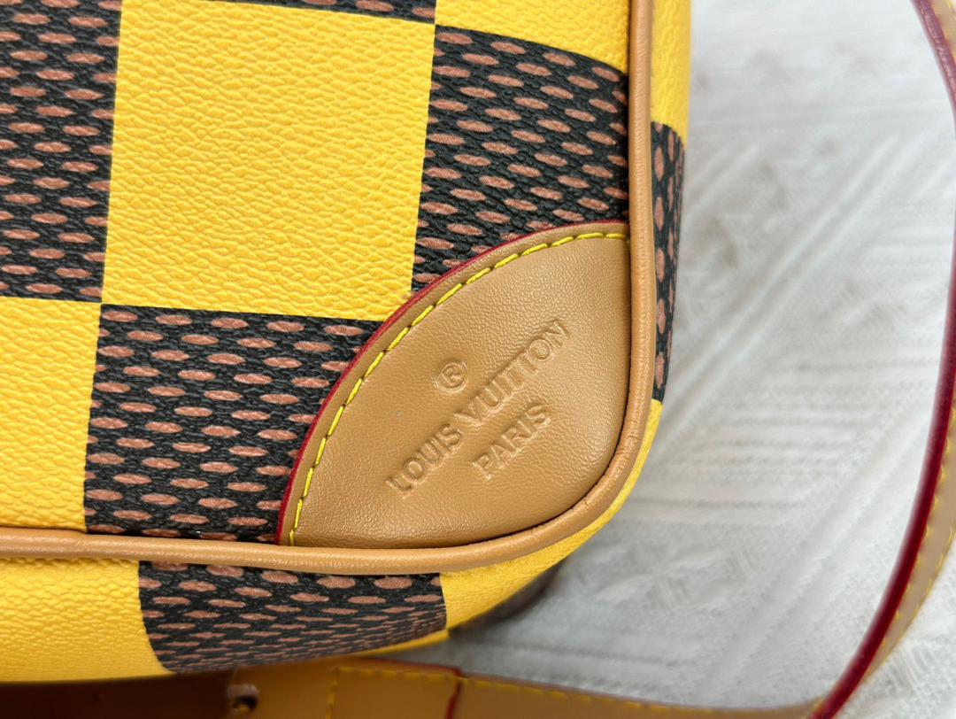 Lv Messenger Chess Yellow