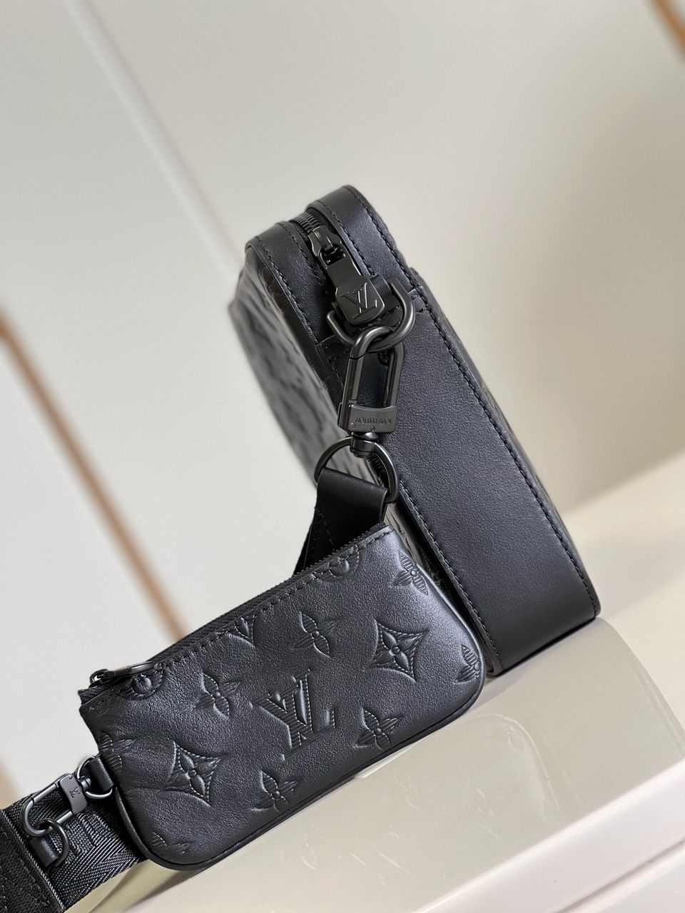 Lv Duo Messenger Black