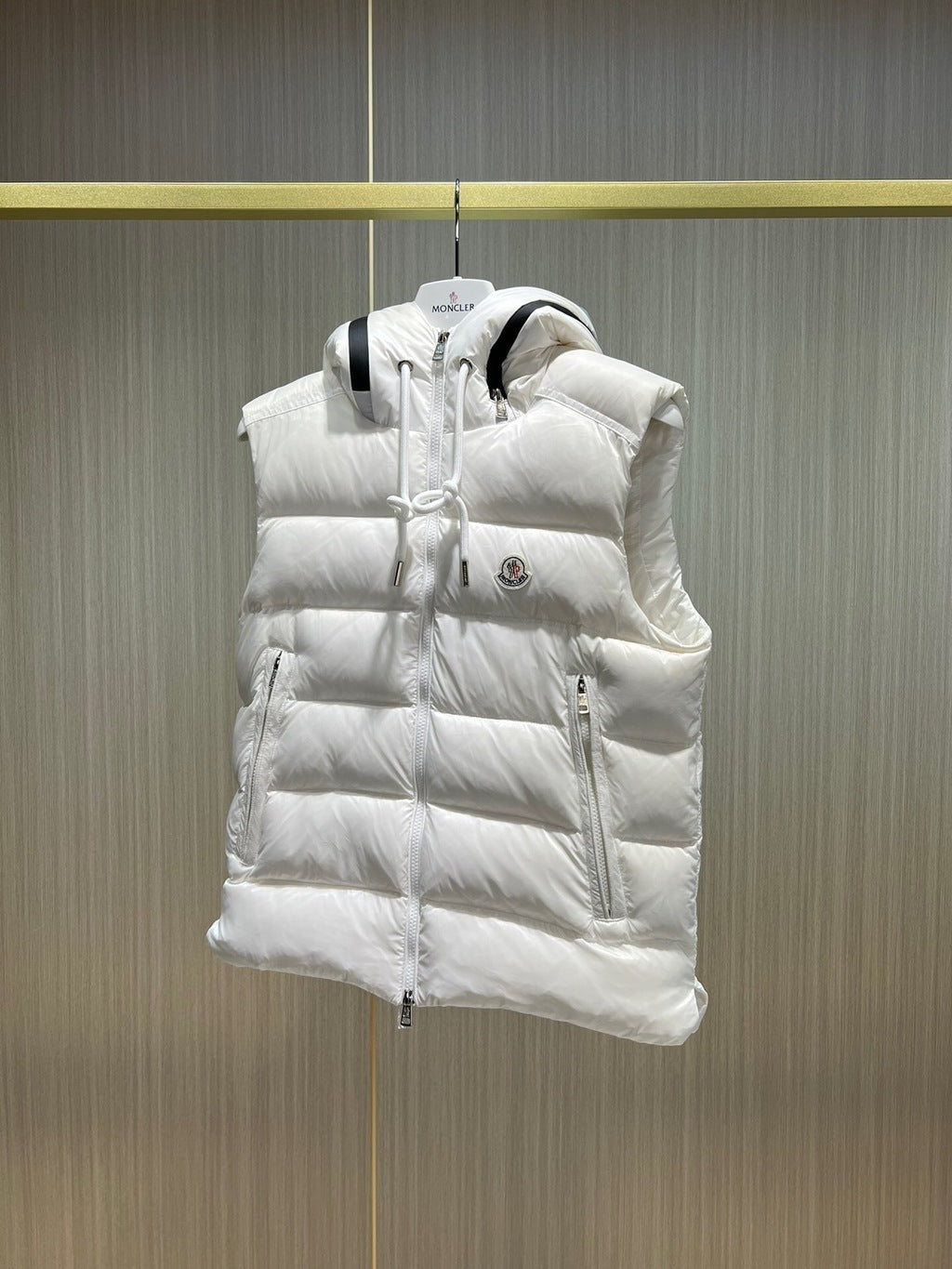 MONCLER SLEEVELESS - BOURNE WHITE \ BLACK