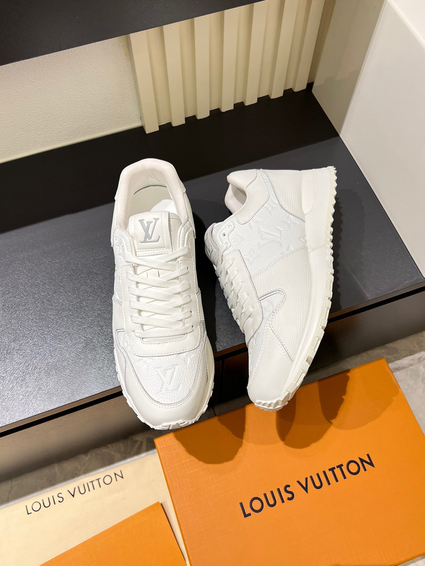 LOUIS VUITTON  Run Away White