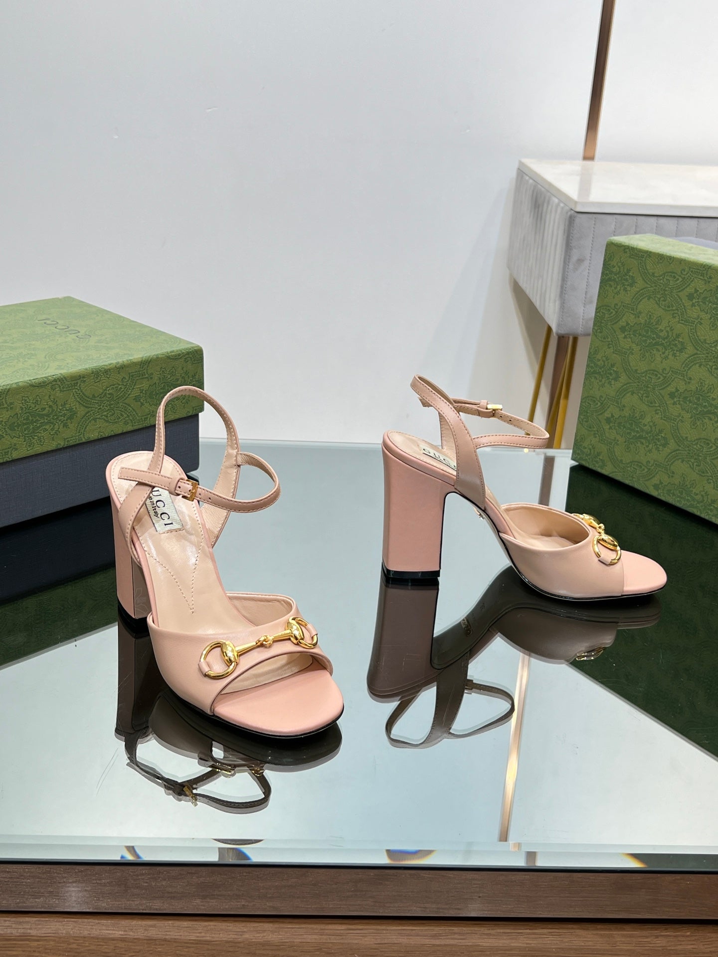 Gucci Sandal Pink Leather