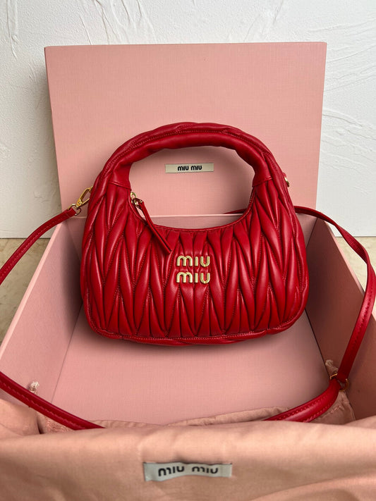 BOLSA Miu Miu Wander Matelasse Satin Mini Hobo Bag Red