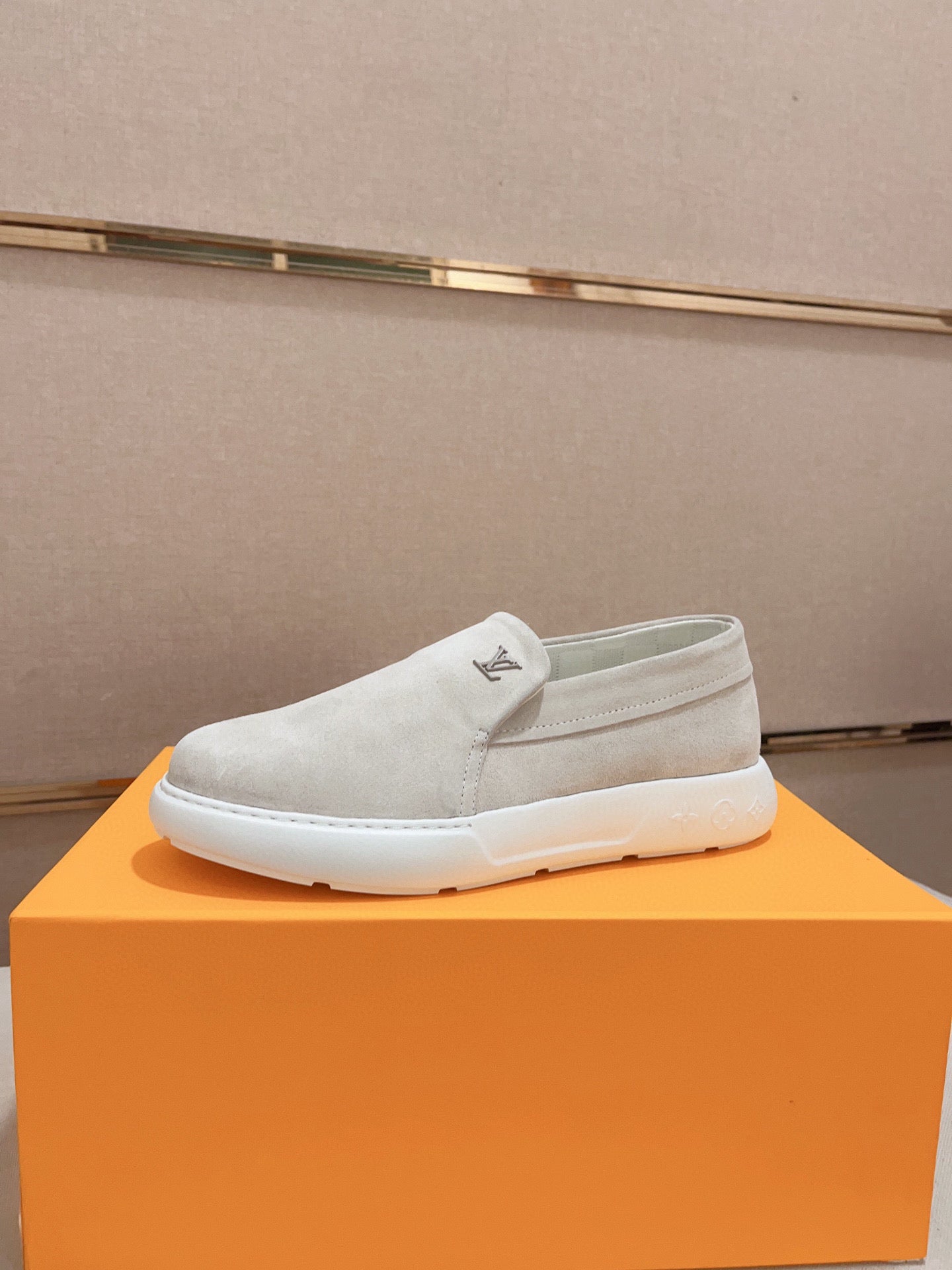 Lv Slip on Suede White