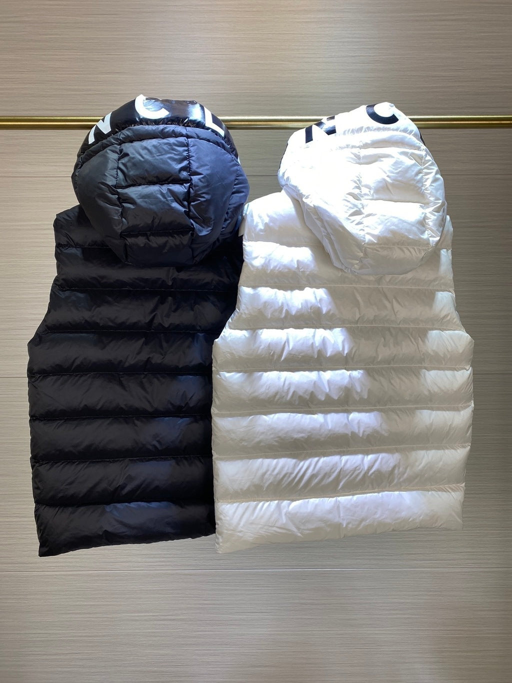 MONCLER SLEEVELESS - BOURNE WHITE \ BLACK