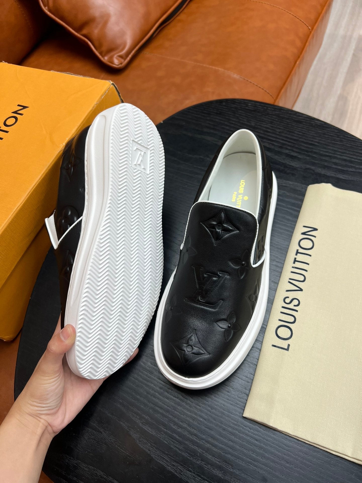 Lv Slip on Leather Black