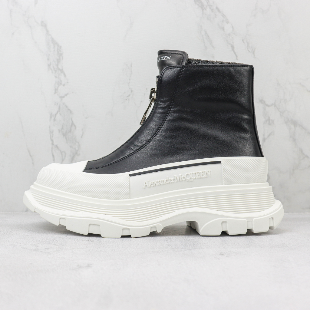 Alexander McQueen Ankle boot Tread Slick com zíper Preto / Branco