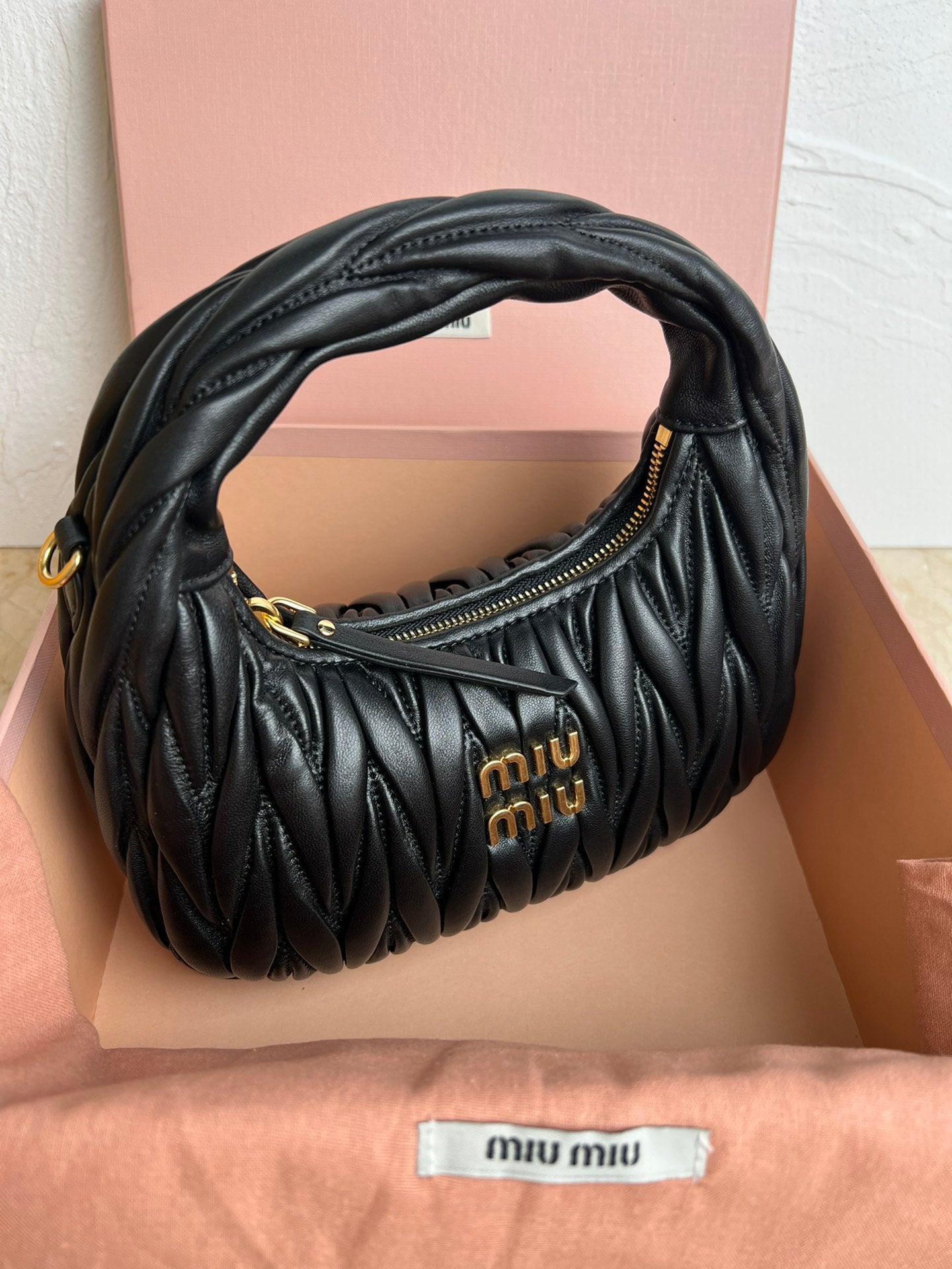 BOLSA Miu Miu Wander Matelasse Satin Mini Hobo Bag Black