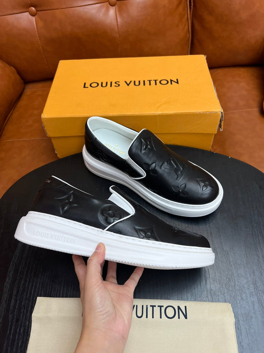 Lv Slip on Leather Black