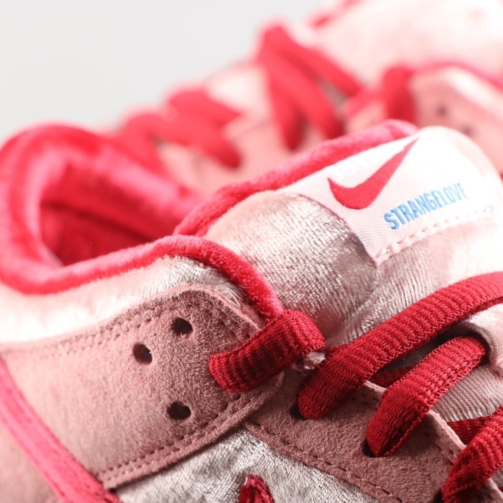 NIKE StrangeLove x Dunk Low SB 'Valentine's Day'