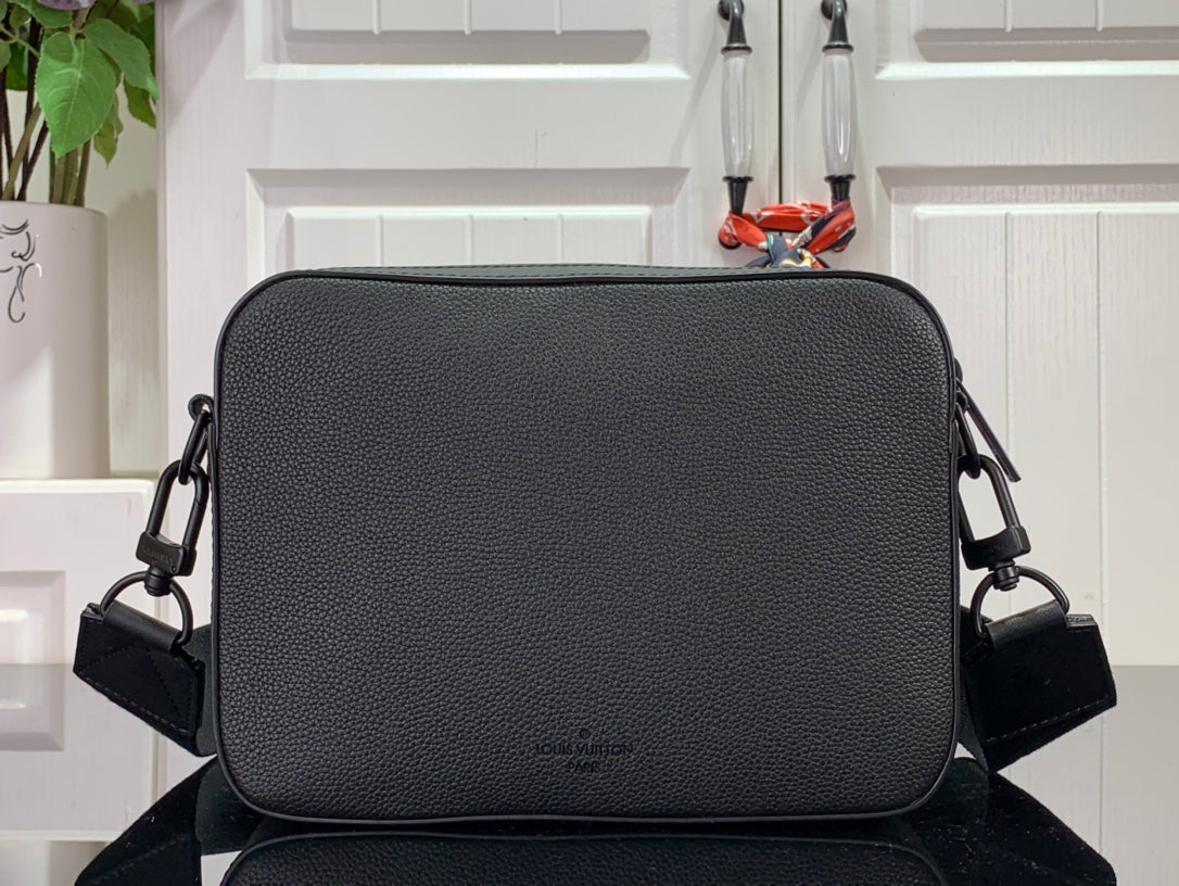 Lv Fastline Messenger Aerogram Black