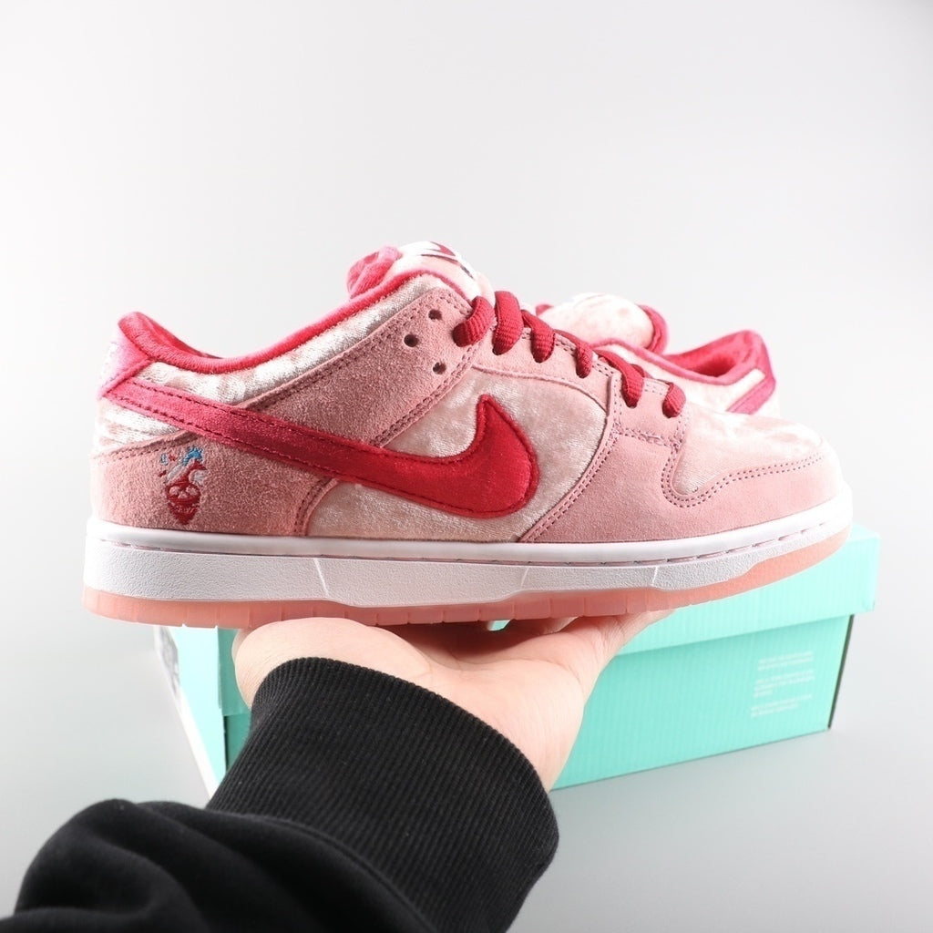 NIKE StrangeLove x Dunk Low SB 'Valentine's Day'