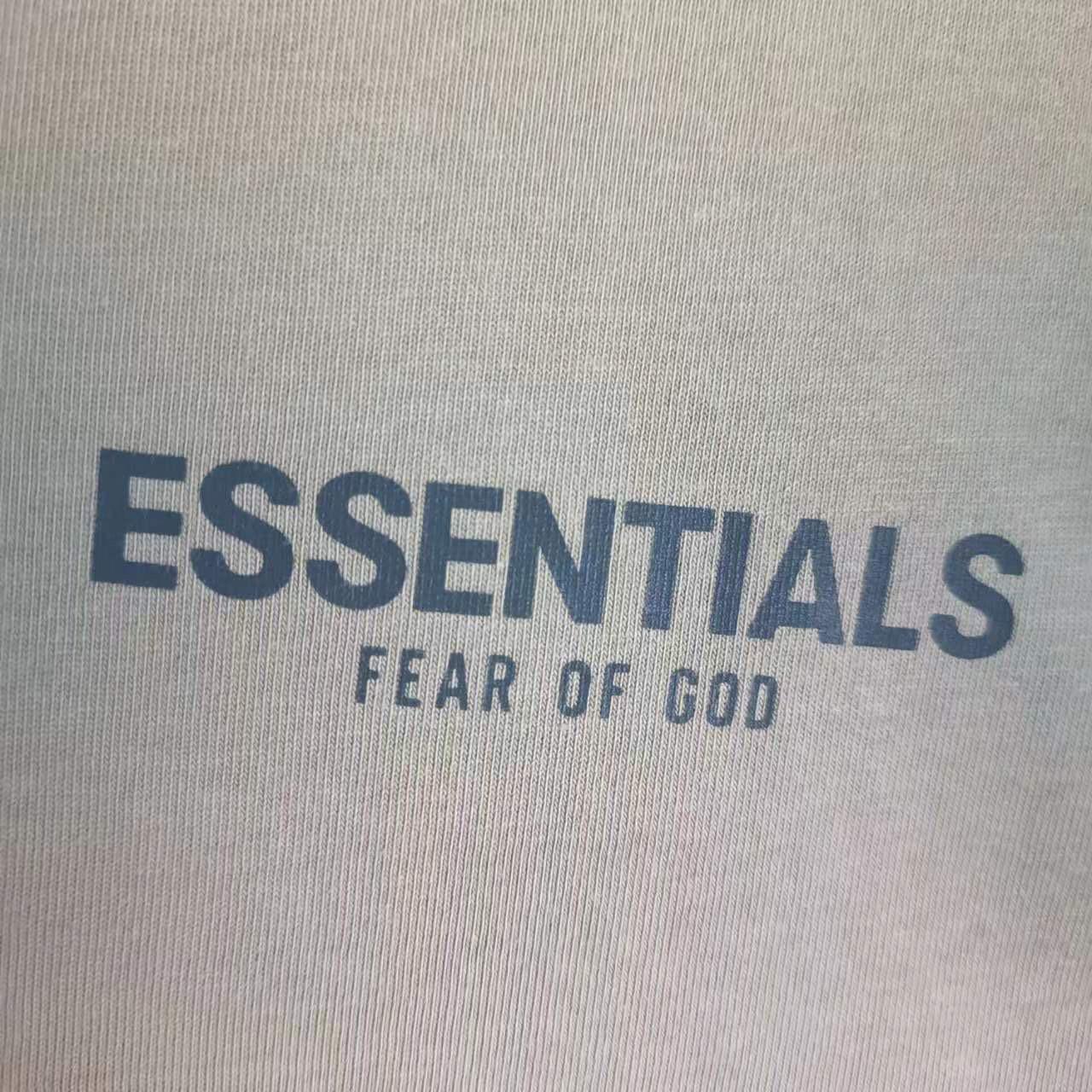 Camiseta ESSENTIALS