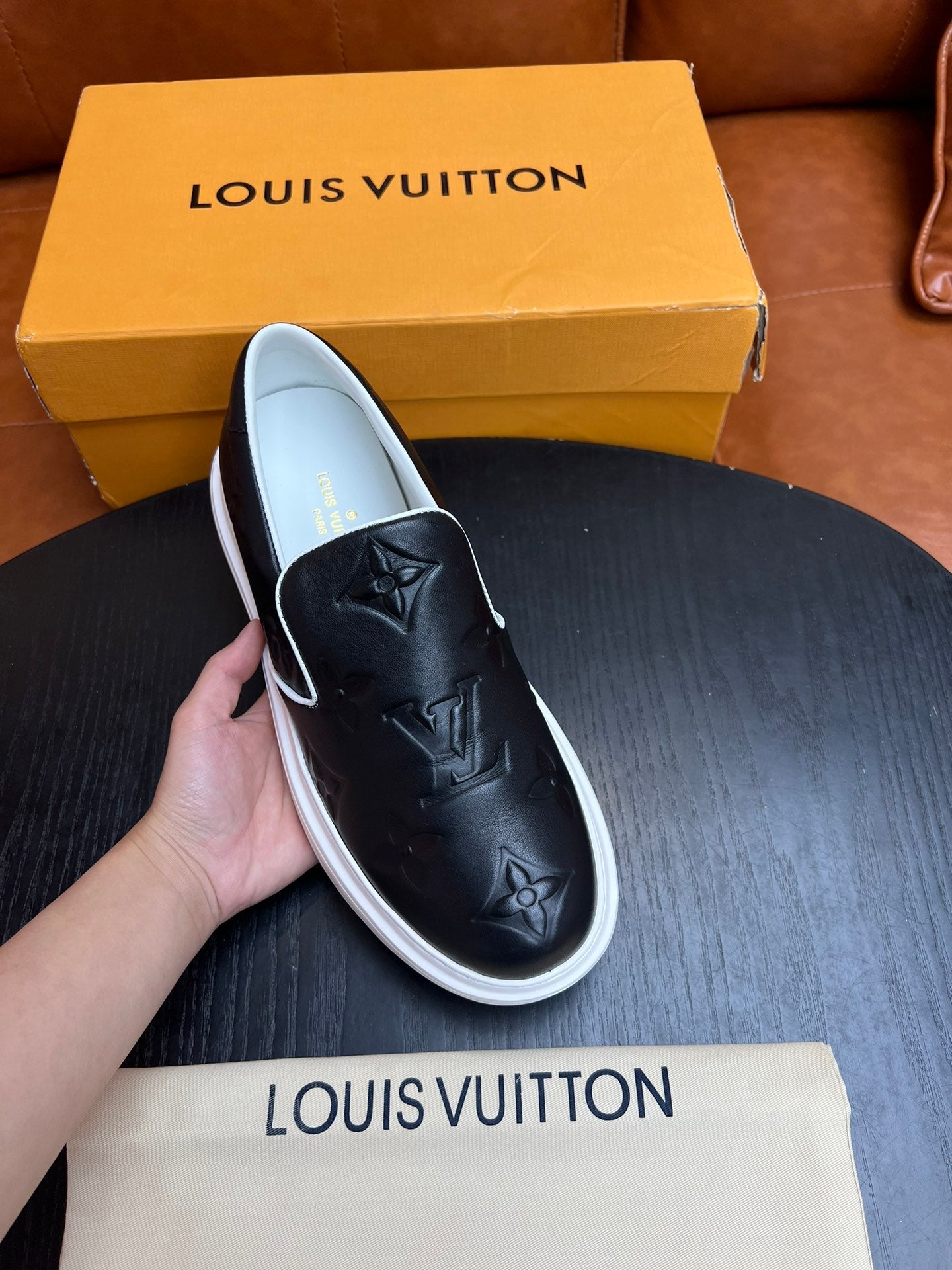 Lv Slip on Leather Black