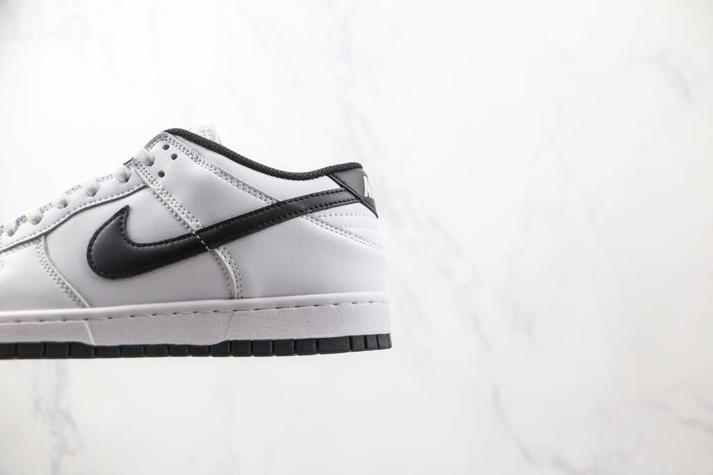 NIKE DUNK LOW BRANCO PRETO