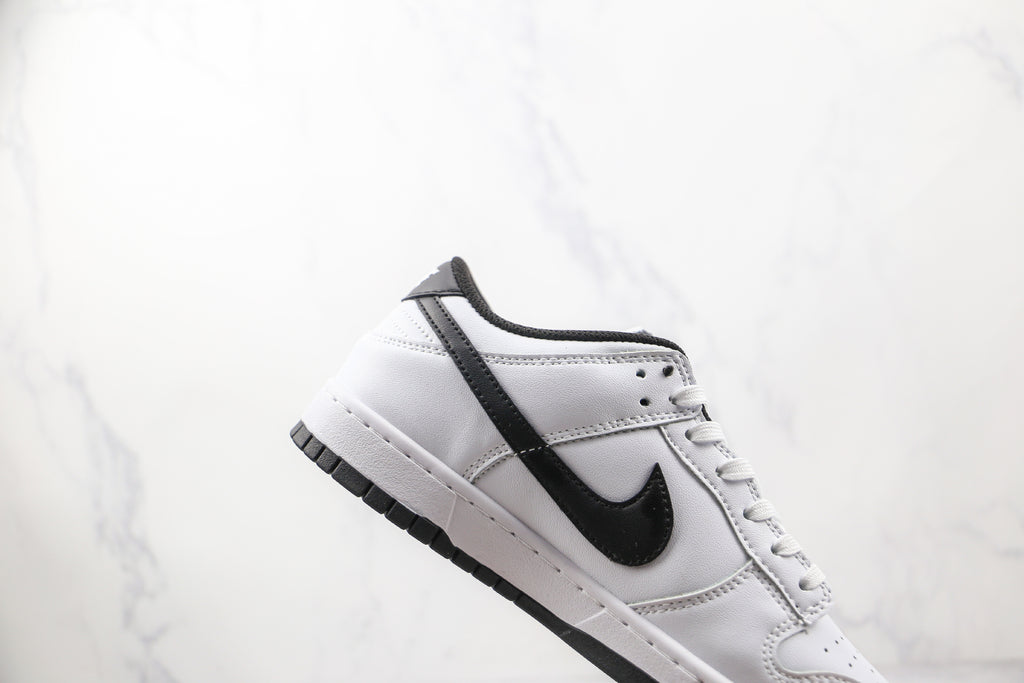 NIKE DUNK LOW BRANCO PRETO