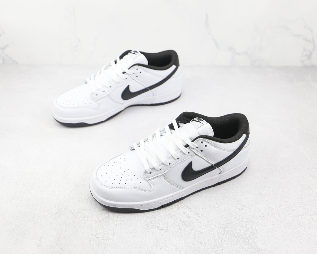 NIKE DUNK LOW BRANCO PRETO