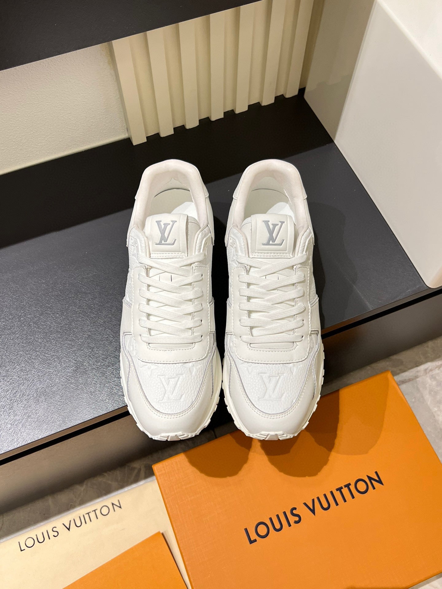 LOUIS VUITTON  Run Away White