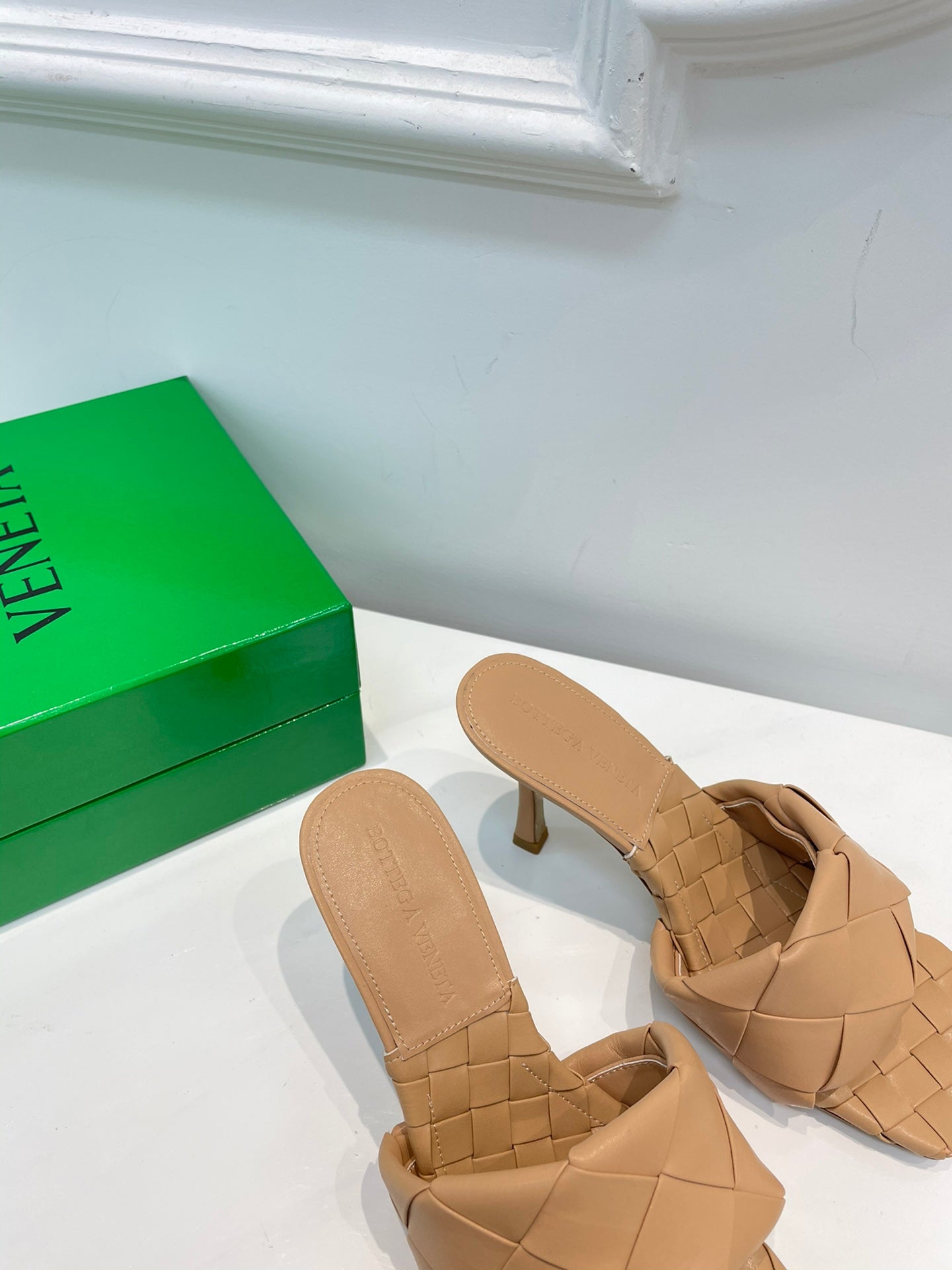 Sandália Bottega Veneta Mule Lido Begê