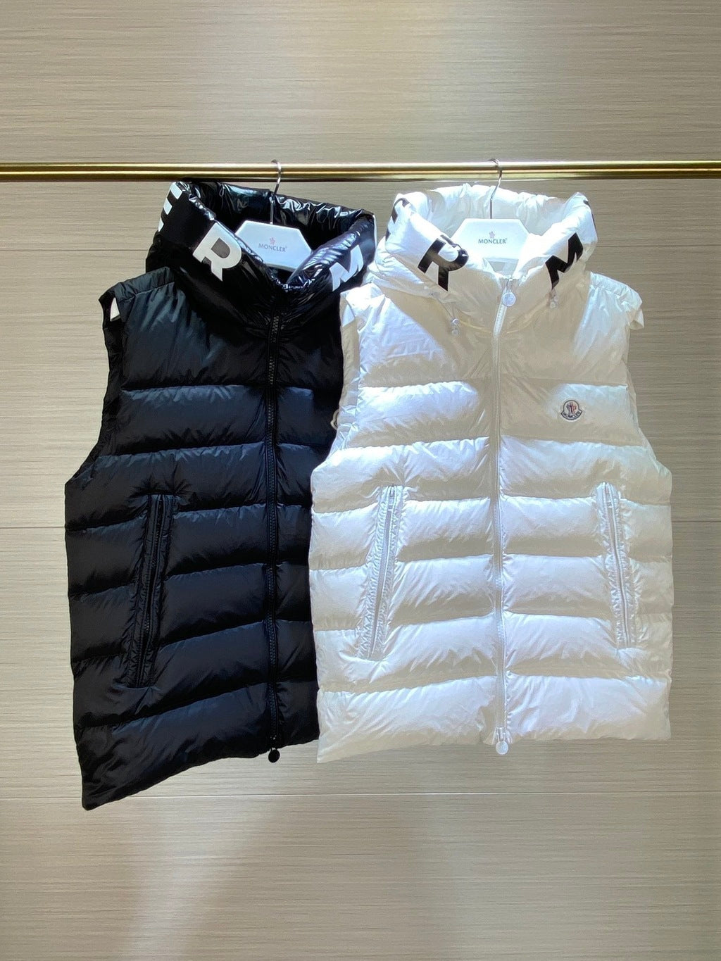 MONCLER SLEEVELESS - BOURNE WHITE \ BLACK