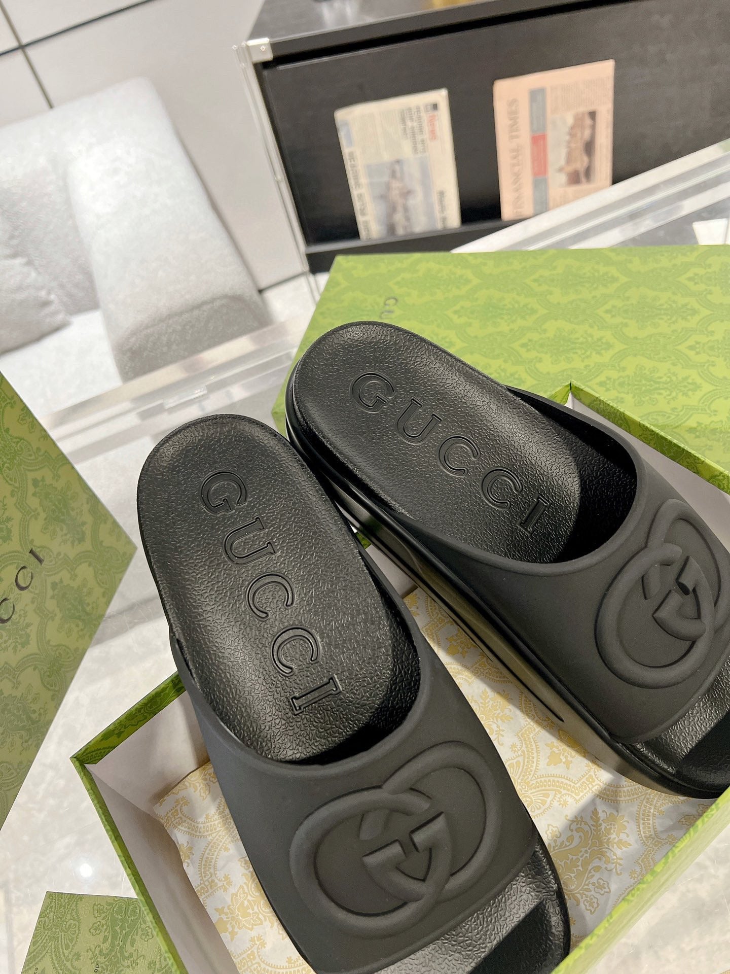 Gucci Interlocking G Slide Black