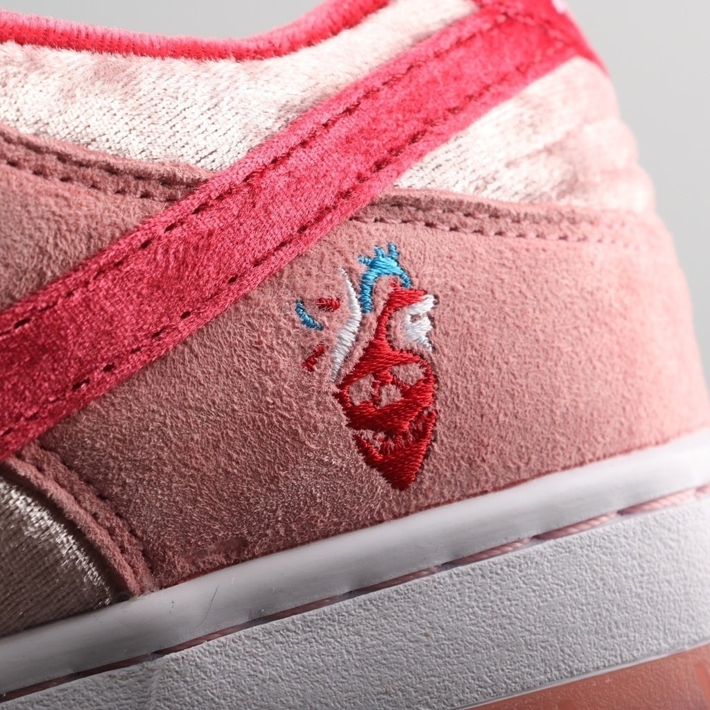 NIKE StrangeLove x Dunk Low SB 'Valentine's Day'