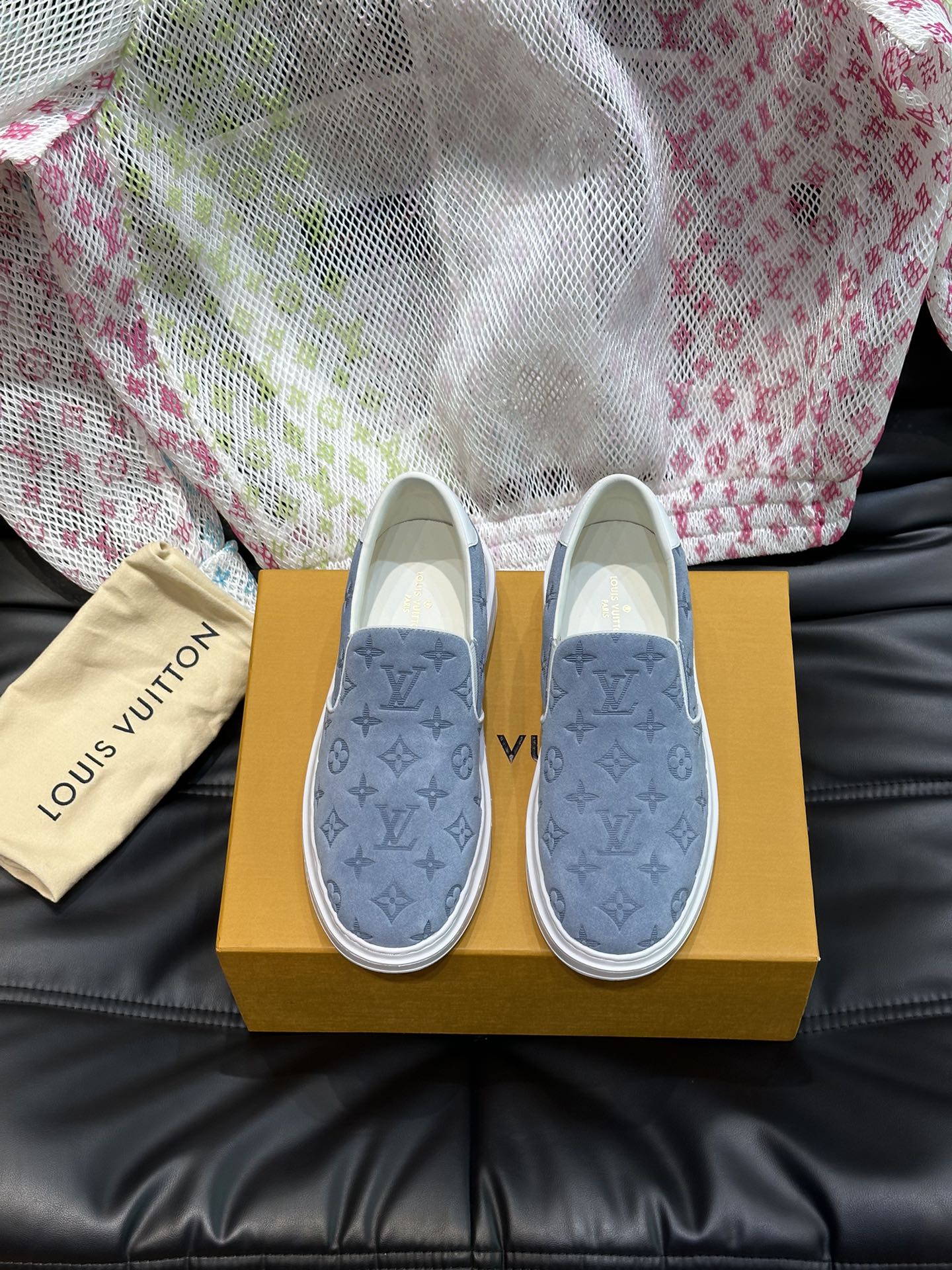 Lv Slip on Suede Gray