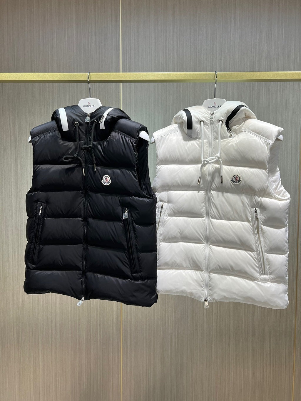 MONCLER SLEEVELESS - BOURNE WHITE \ BLACK