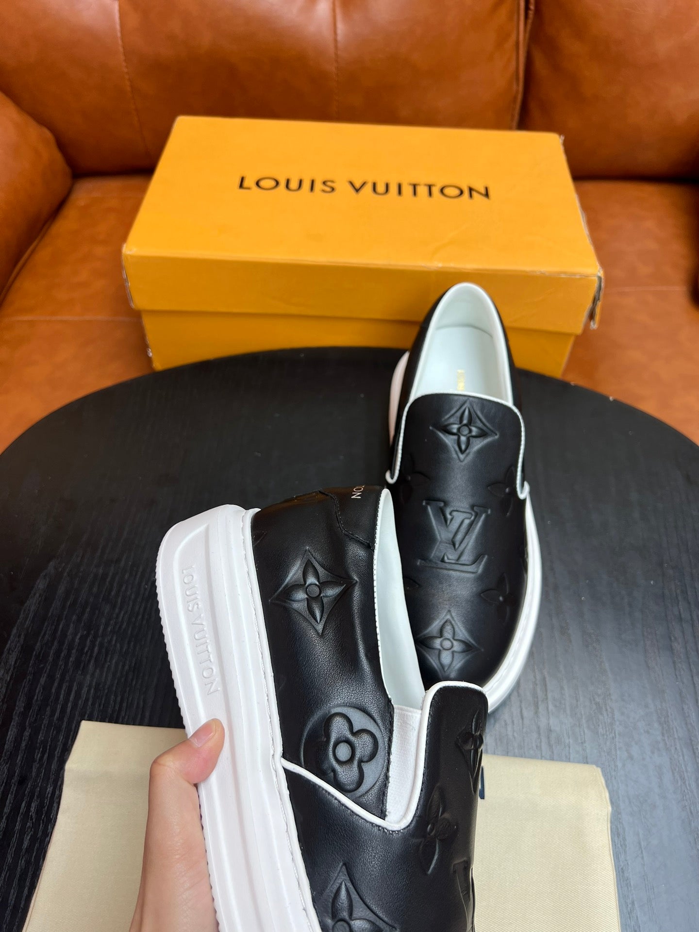 Lv Slip on Leather Black