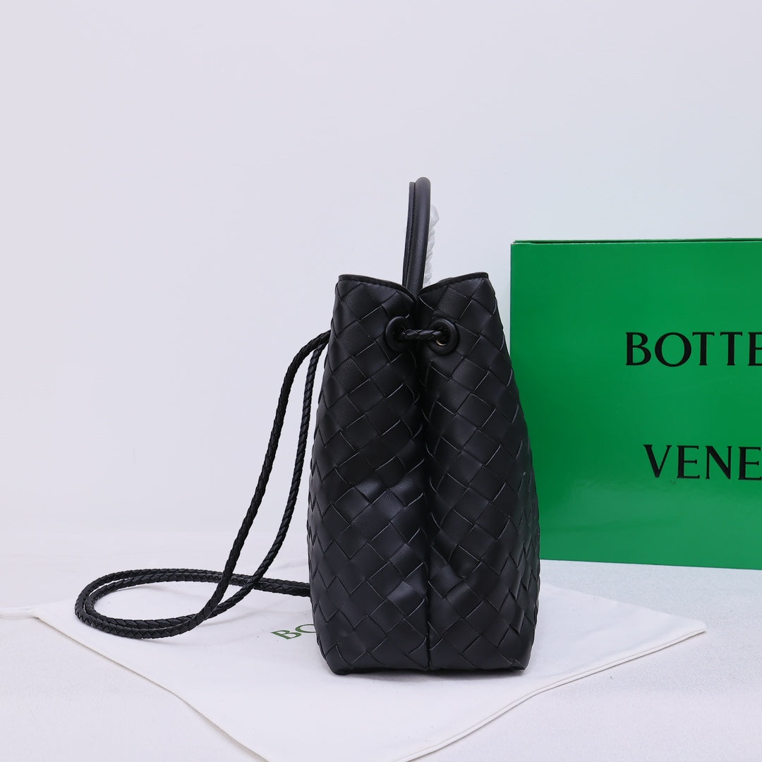 Bottega Veneta Andiamo Bag Medium Black