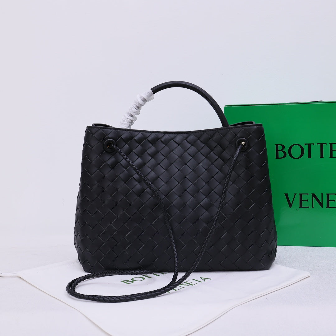 Bottega Veneta Andiamo Bag Medium Black