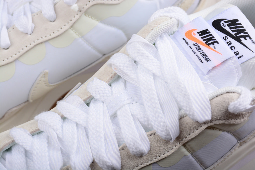 Nike Vaporwaffle sacai Sail Gum DD1875-100