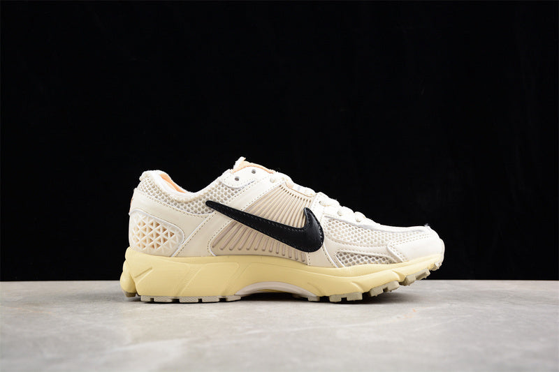 Nike ZOOM VOMERO 5 SP WHITE/GREY/BLACK/YELLOW FB8825-688 ( Pronta Entrega )